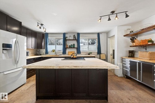 21 Sheridan Drive, St. Albert, AB - Indoor Photo Showing Kitchen