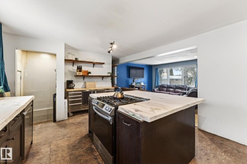 21 Sheridan Drive, St. Albert, AB - Indoor Photo Showing Kitchen