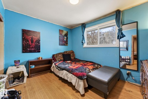 21 Sheridan Drive, St. Albert, AB - Indoor Photo Showing Bedroom