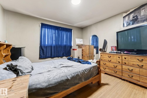 21 Sheridan Drive, St. Albert, AB - Indoor Photo Showing Bedroom