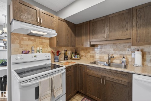 79 Grandview Ridge, St. Albert, AB - Indoor Photo Showing Kitchen With Double Sink