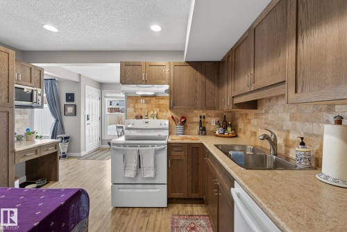 79 Grandview Ridge, St. Albert, AB - Indoor Photo Showing Kitchen With Double Sink