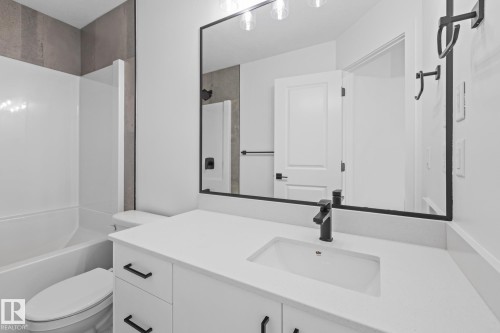 54 Eden Link, Fort Saskatchewan, AB - Indoor Photo Showing Bathroom