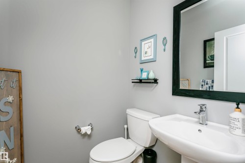 354 Genesis Villa(S), Stony Plain, AB - Indoor Photo Showing Bathroom