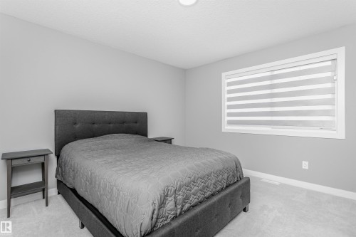 354 Genesis Villa(S), Stony Plain, AB - Indoor Photo Showing Bedroom