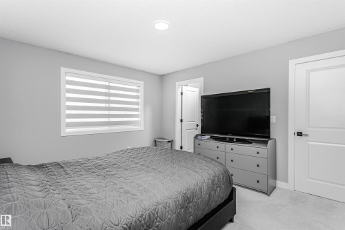 354 Genesis Villa(S), Stony Plain, AB - Indoor Photo Showing Bedroom