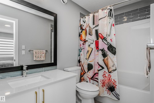 354 Genesis Villa(S), Stony Plain, AB - Indoor Photo Showing Bathroom