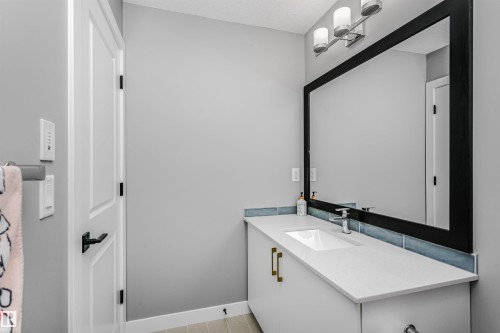 354 Genesis Villa(S), Stony Plain, AB - Indoor Photo Showing Bathroom