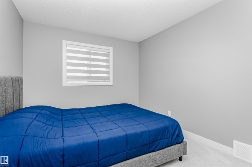 354 Genesis Villa(S), Stony Plain, AB - Indoor Photo Showing Bedroom