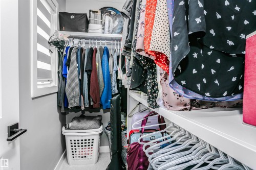 354 Genesis Villa(S), Stony Plain, AB - Indoor With Storage