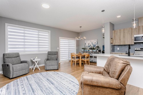 354 Genesis Villa(S), Stony Plain, AB - Indoor Photo Showing Living Room