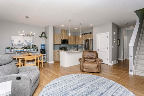 354 Genesis Villa(S), Stony Plain, AB - Indoor Photo Showing Living Room