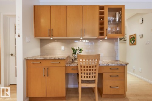 324 Wolf Ridge Point(E), Edmonton, AB - Indoor Photo Showing Kitchen