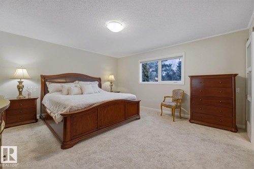 324 Wolf Ridge Point(E), Edmonton, AB - Indoor Photo Showing Bedroom