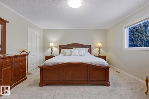 324 Wolf Ridge Point(E), Edmonton, AB - Indoor Photo Showing Bedroom