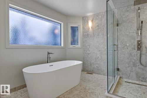 324 Wolf Ridge Point(E), Edmonton, AB - Indoor Photo Showing Bathroom