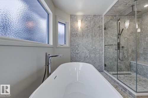 324 Wolf Ridge Point(E), Edmonton, AB - Indoor Photo Showing Bathroom