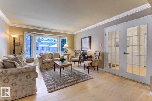 324 Wolf Ridge Point(E), Edmonton, AB - Indoor Photo Showing Living Room