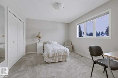 324 Wolf Ridge Point(E), Edmonton, AB - Indoor Photo Showing Bedroom