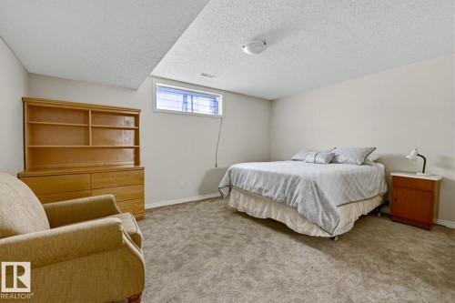 324 Wolf Ridge Point(E), Edmonton, AB - Indoor Photo Showing Bedroom