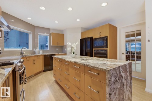 324 Wolf Ridge Point(E), Edmonton, AB - Indoor Photo Showing Kitchen With Upgraded Kitchen