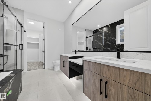 2010 Collip Crescent Sw, Edmonton, AB - Indoor Photo Showing Bathroom