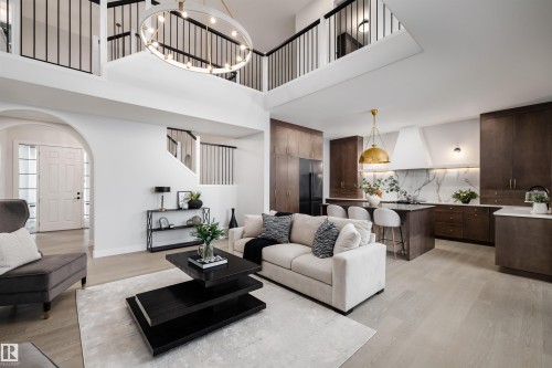 4638 Chegwin Wynd, Edmonton, AB - Indoor Photo Showing Living Room