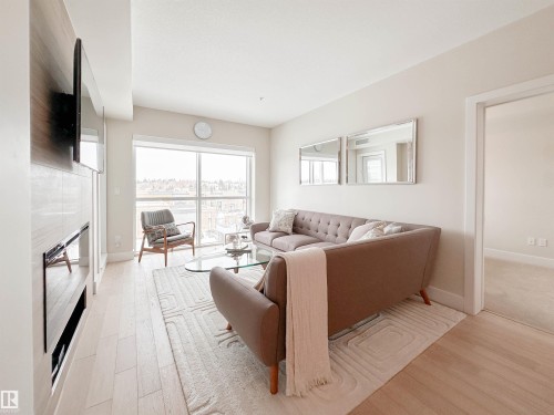 718 200 Bellerose Drive, St. Albert, AB - Indoor Photo Showing Living Room