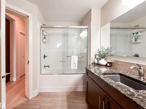 718 200 Bellerose Drive, St. Albert, AB - Indoor Photo Showing Bathroom