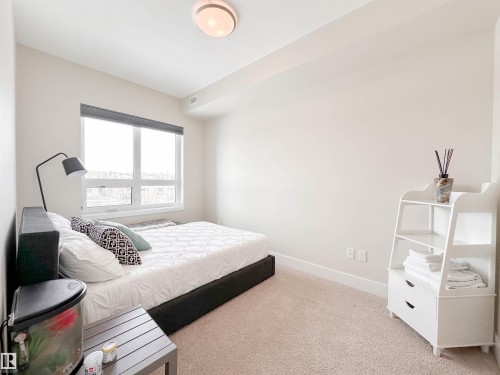 718 200 Bellerose Drive, St. Albert, AB - Indoor Photo Showing Bedroom