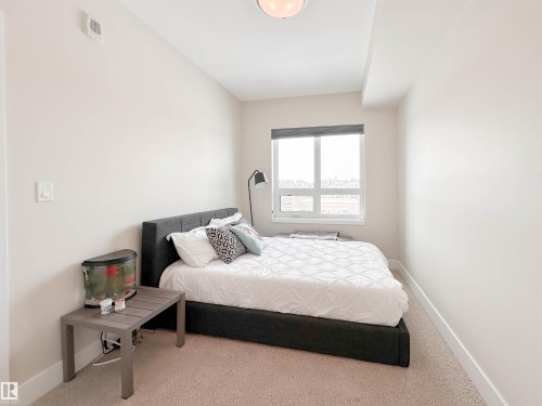 718 200 Bellerose Drive, St. Albert, AB - Indoor Photo Showing Bedroom