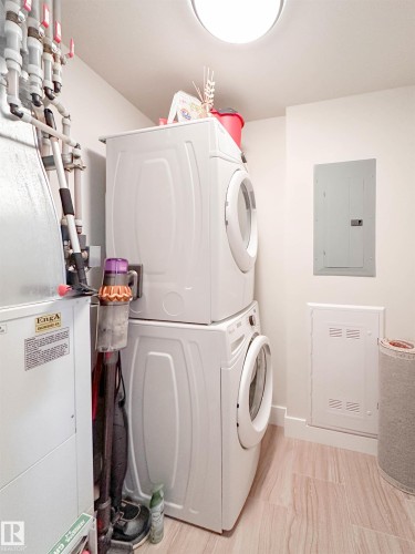 718 200 Bellerose Drive, St. Albert, AB - Indoor Photo Showing Laundry Room