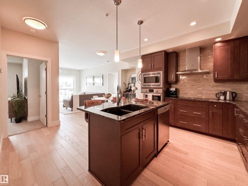 718 200 Bellerose Drive, St. Albert, AB - Indoor Photo Showing Kitchen With Double Sink With Upgraded Kitchen