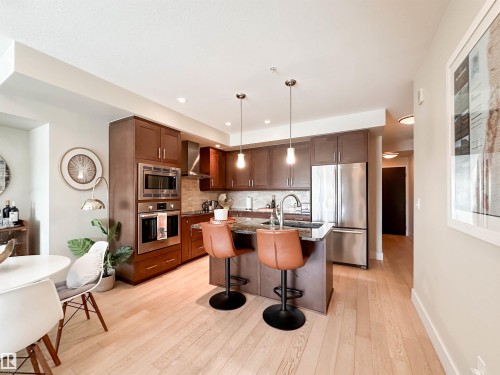 718 200 Bellerose Drive, St. Albert, AB - Indoor Photo Showing Kitchen With Upgraded Kitchen