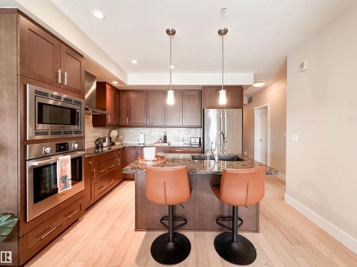 718 200 Bellerose Drive, St. Albert, AB - Indoor Photo Showing Kitchen