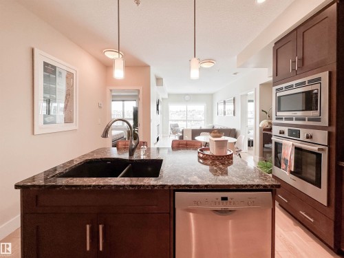 718 200 Bellerose Drive, St. Albert, AB - Indoor Photo Showing Kitchen