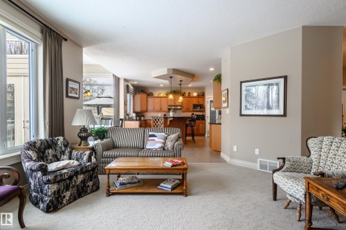 948 Hope Way, Edmonton, AB - Indoor Photo Showing Living Room