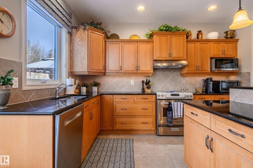 948 Hope Way, Edmonton, AB - Indoor Photo Showing Kitchen With Double Sink