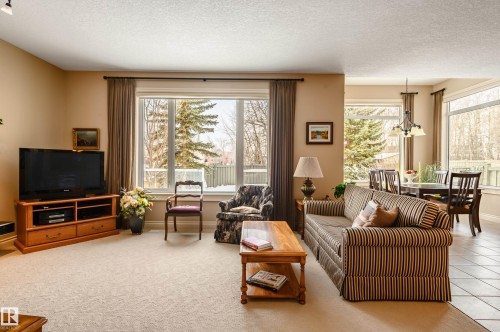 948 Hope Way, Edmonton, AB - Indoor Photo Showing Living Room