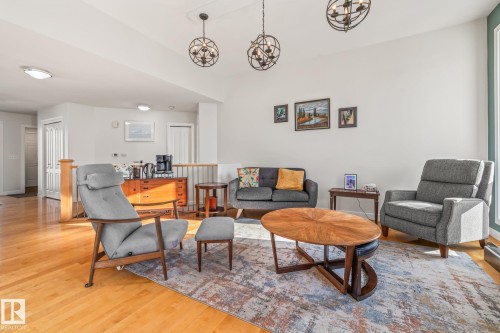 203 Bancroft Close, Edmonton, AB - Indoor Photo Showing Living Room