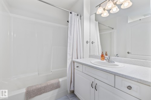 203 Bancroft Close, Edmonton, AB - Indoor Photo Showing Bathroom