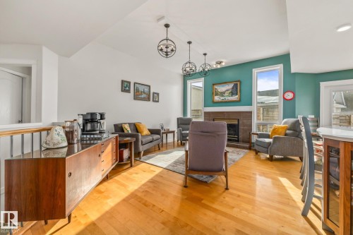 203 Bancroft Close, Edmonton, AB - Indoor Photo Showing Other Room