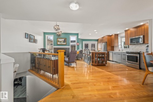 203 Bancroft Close, Edmonton, AB - Indoor Photo Showing Kitchen