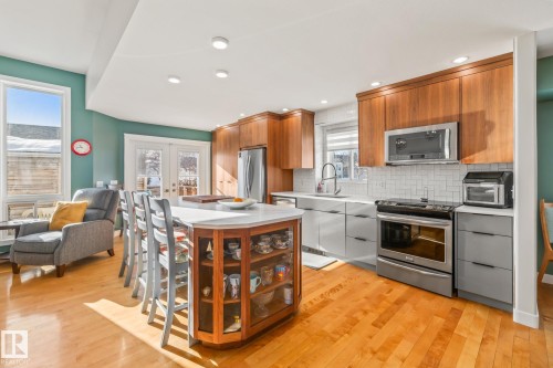 203 Bancroft Close, Edmonton, AB - Indoor Photo Showing Kitchen