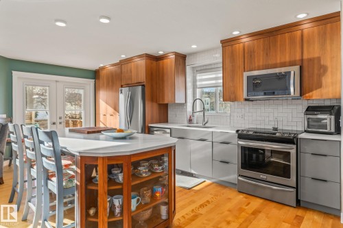 203 Bancroft Close, Edmonton, AB - Indoor Photo Showing Kitchen With Upgraded Kitchen