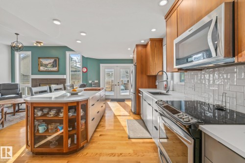 203 Bancroft Close, Edmonton, AB - Indoor Photo Showing Kitchen With Upgraded Kitchen