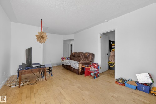 15321 110 Avenue Nw, Edmonton, AB - Indoor