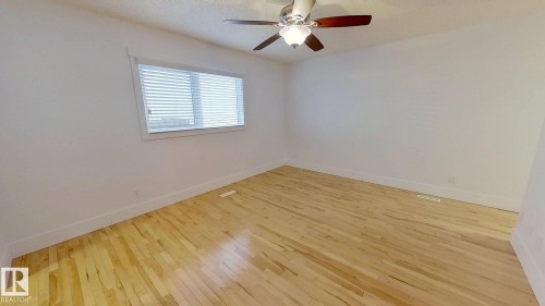 6426 37B Avenue, Edmonton, AB - Indoor Photo Showing Other Room