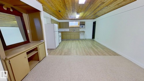 6426 37B Avenue, Edmonton, AB - Indoor Photo Showing Other Room