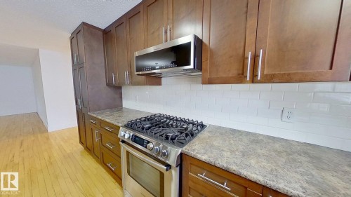 6426 37B Avenue, Edmonton, AB - Indoor Photo Showing Kitchen